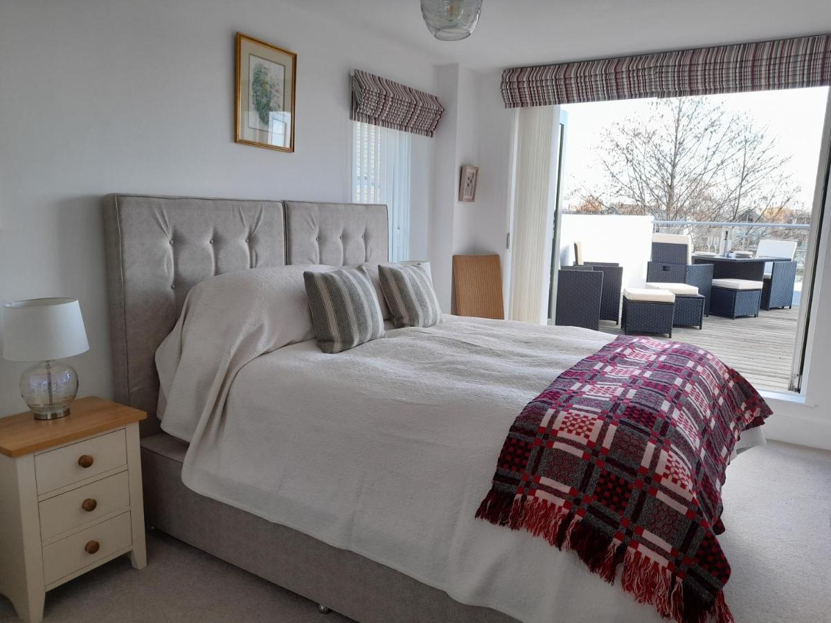 Crow'S Nest Penthouse Apartment With Free Spa Access Somerford Keynes Екстер'єр фото