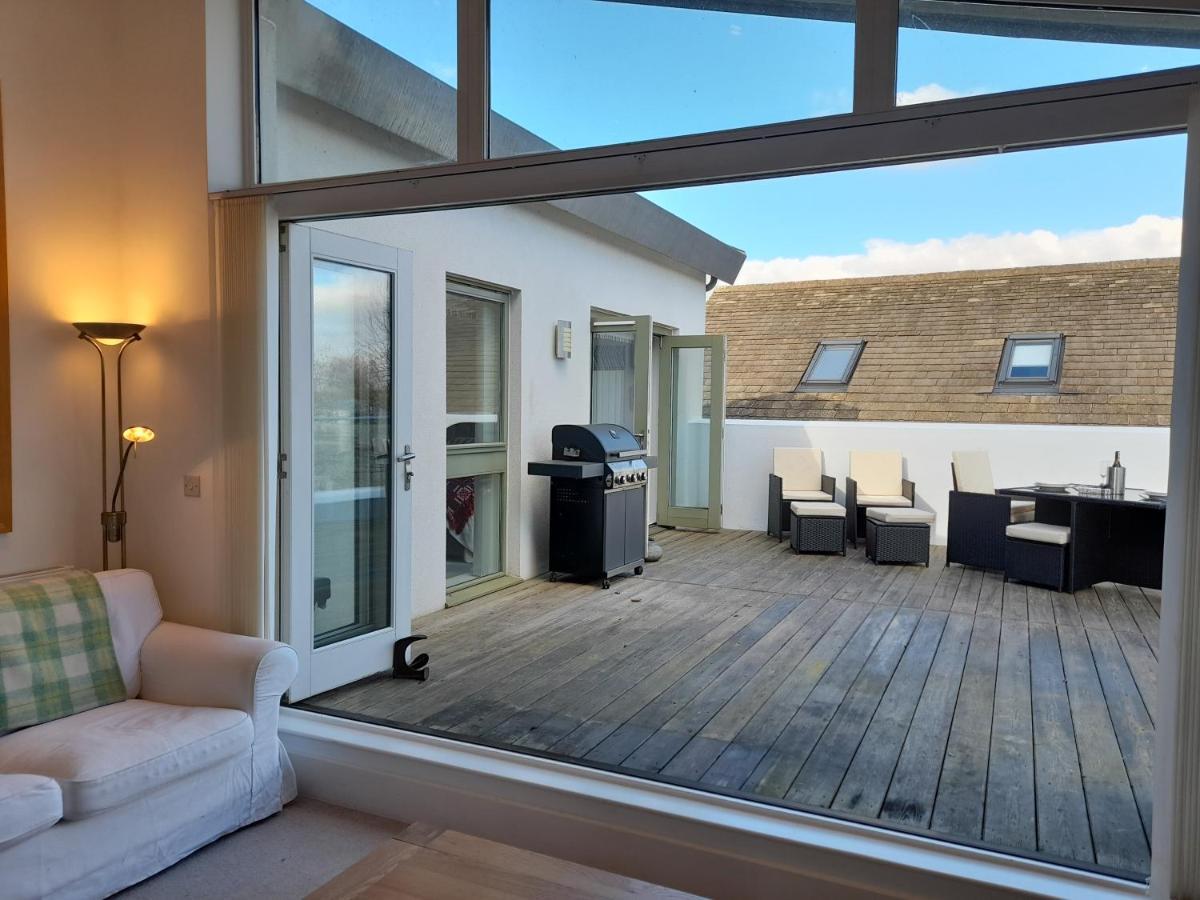 Crow'S Nest Penthouse Apartment With Free Spa Access Somerford Keynes Екстер'єр фото