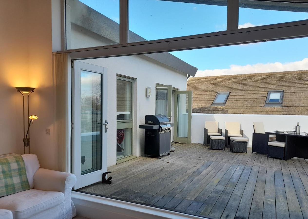 Crow'S Nest Penthouse Apartment With Free Spa Access Somerford Keynes Екстер'єр фото