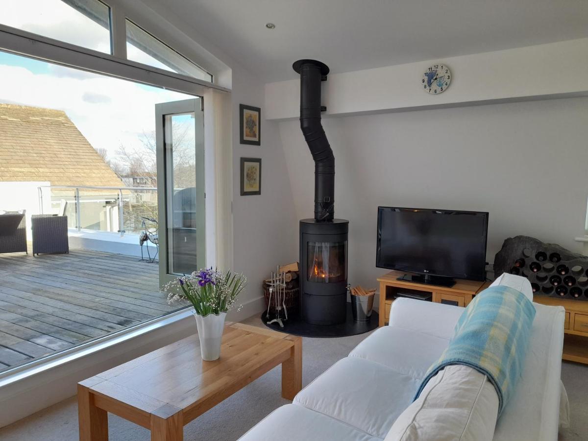 Crow'S Nest Penthouse Apartment With Free Spa Access Somerford Keynes Екстер'єр фото