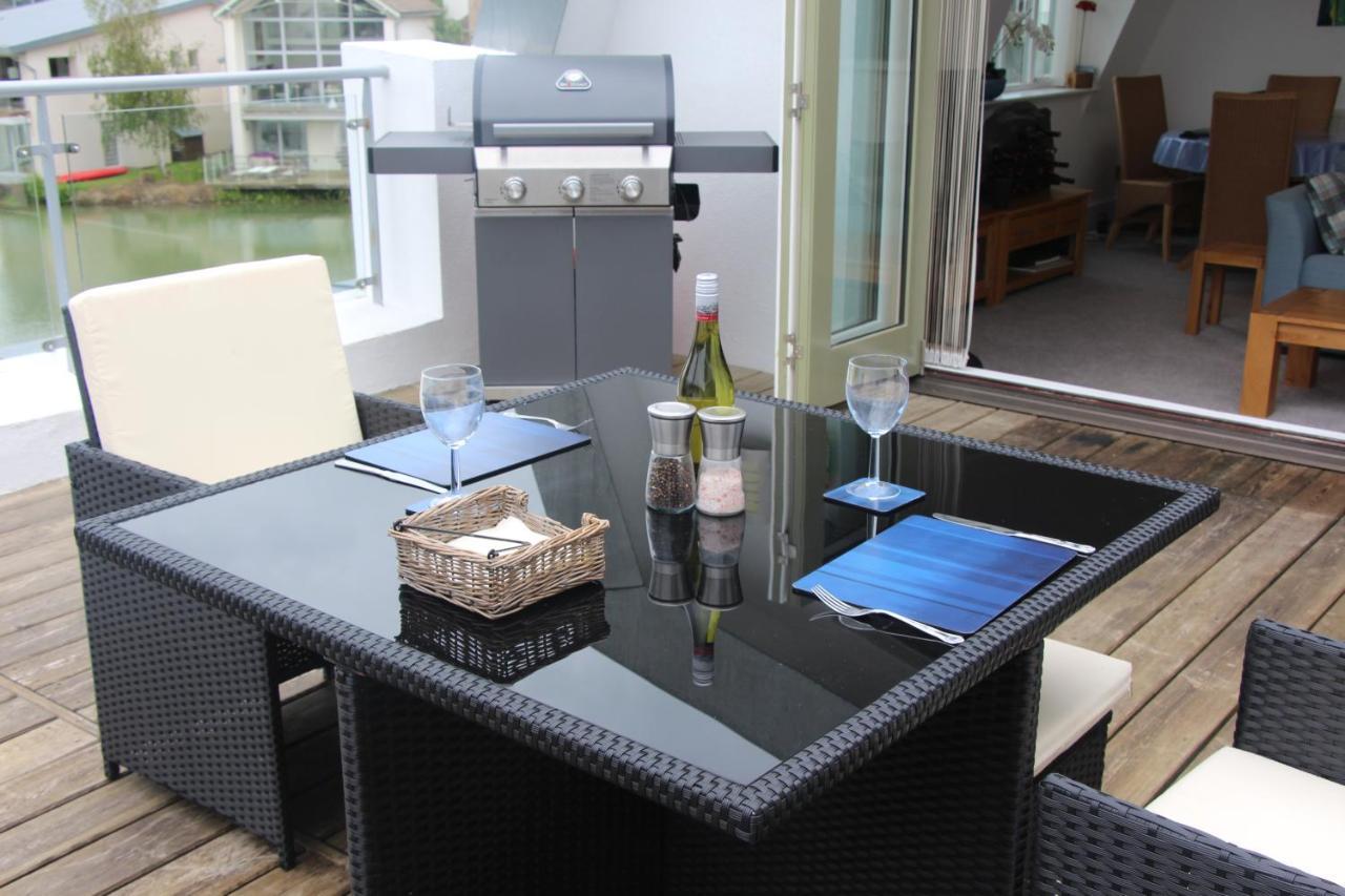 Crow'S Nest Penthouse Apartment With Free Spa Access Somerford Keynes Екстер'єр фото