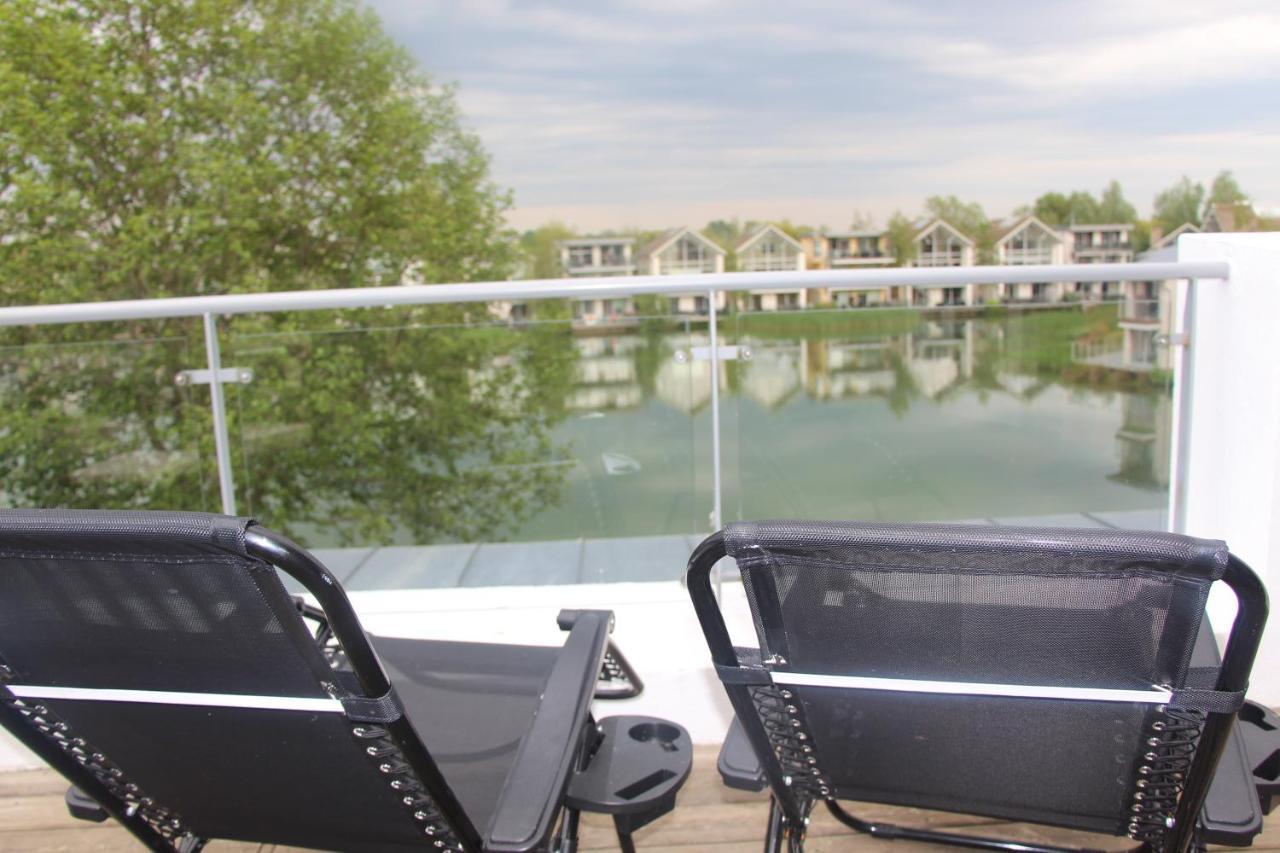 Crow'S Nest Penthouse Apartment With Free Spa Access Somerford Keynes Екстер'єр фото