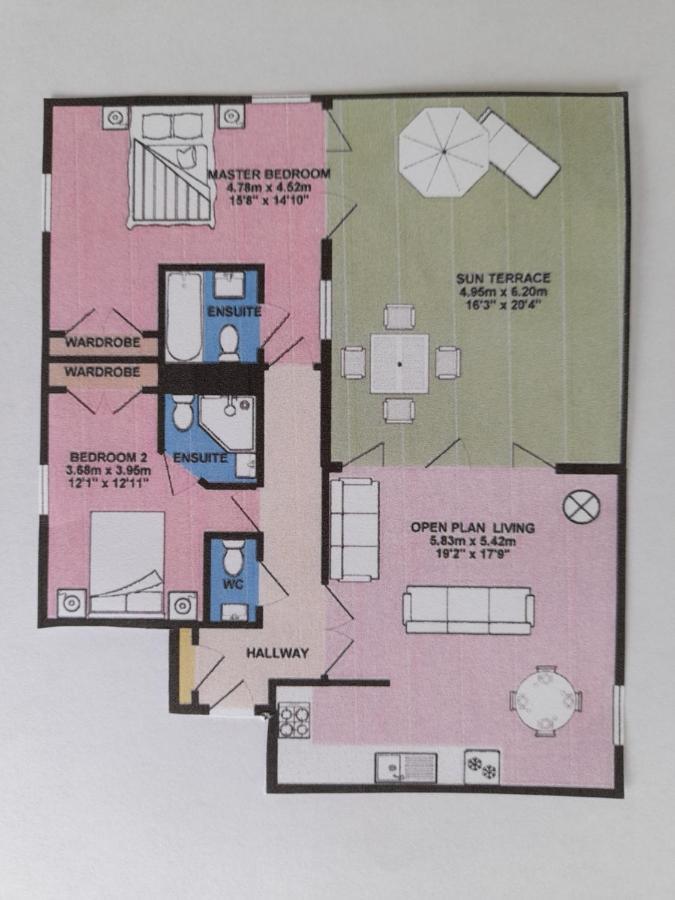 Crow'S Nest Penthouse Apartment With Free Spa Access Somerford Keynes Екстер'єр фото