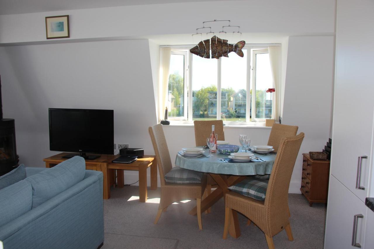 Crow'S Nest Penthouse Apartment With Free Spa Access Somerford Keynes Екстер'єр фото