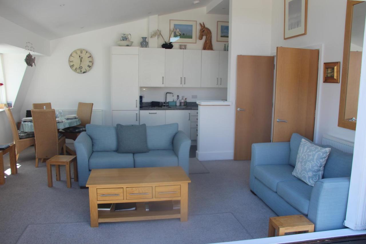Crow'S Nest Penthouse Apartment With Free Spa Access Somerford Keynes Екстер'єр фото