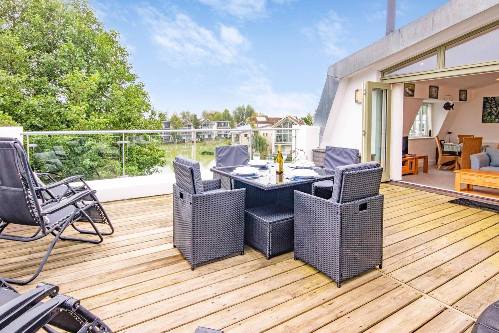 Crow'S Nest Penthouse Apartment With Free Spa Access Somerford Keynes Екстер'єр фото