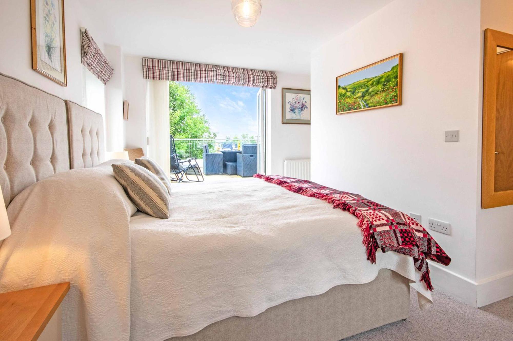 Crow'S Nest Penthouse Apartment With Free Spa Access Somerford Keynes Екстер'єр фото